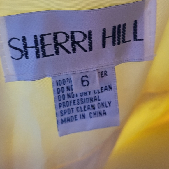 Sherri Hill Pale Yellow Floral Jacquard Ball Gown (Size 6) - Picture 6 of 8